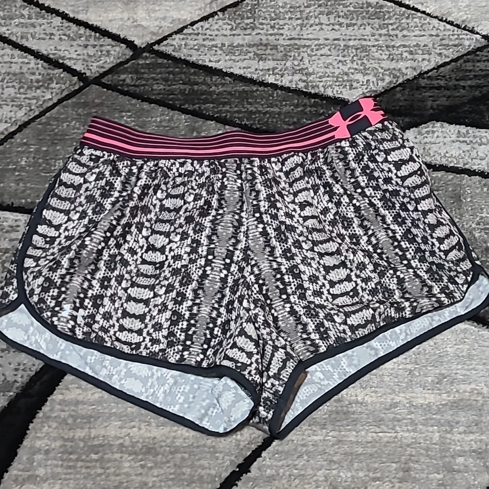 UNDER ARMOUR SNAKESKIN PRINT LOGO SHORTS PRICE FIRM